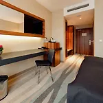 Hotel Plaza 4*