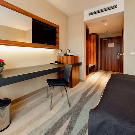 Hotel Plaza 4*