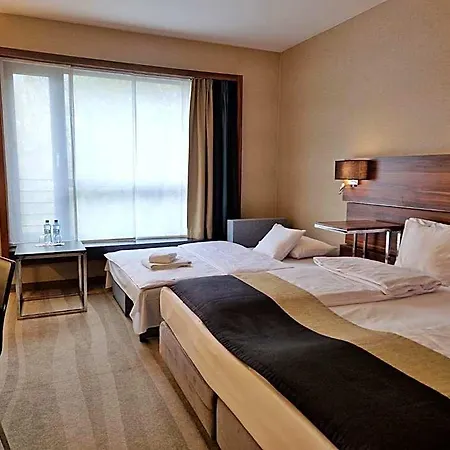 Ξενοδοχείο Plaza 4*