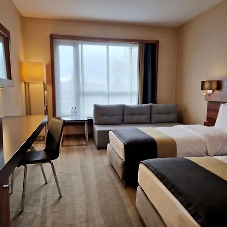 Plaza Hotel 4*