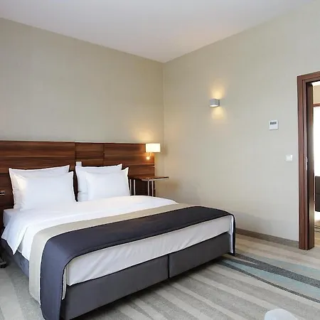 Plaza 4* Warsaw