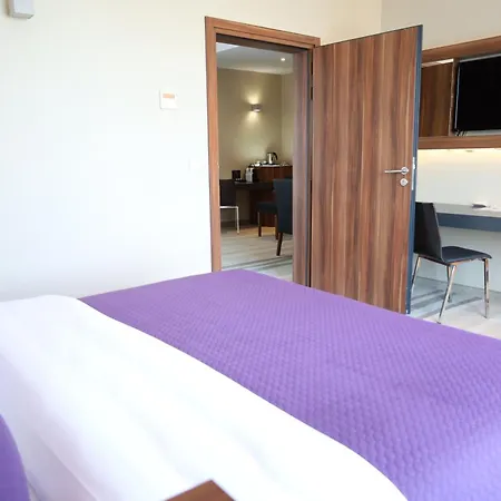Plaza Hotel 4*