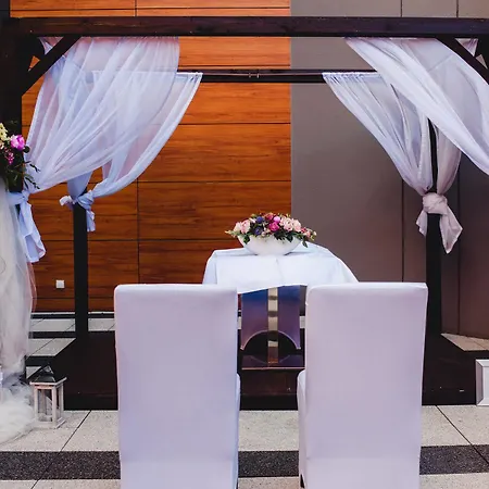 Plaza 4* Warsaw