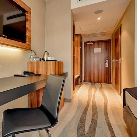 Plaza Hotel 4*