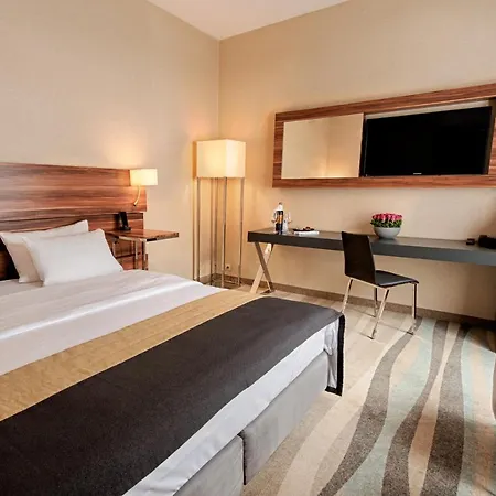 Plaza Hotel 4*